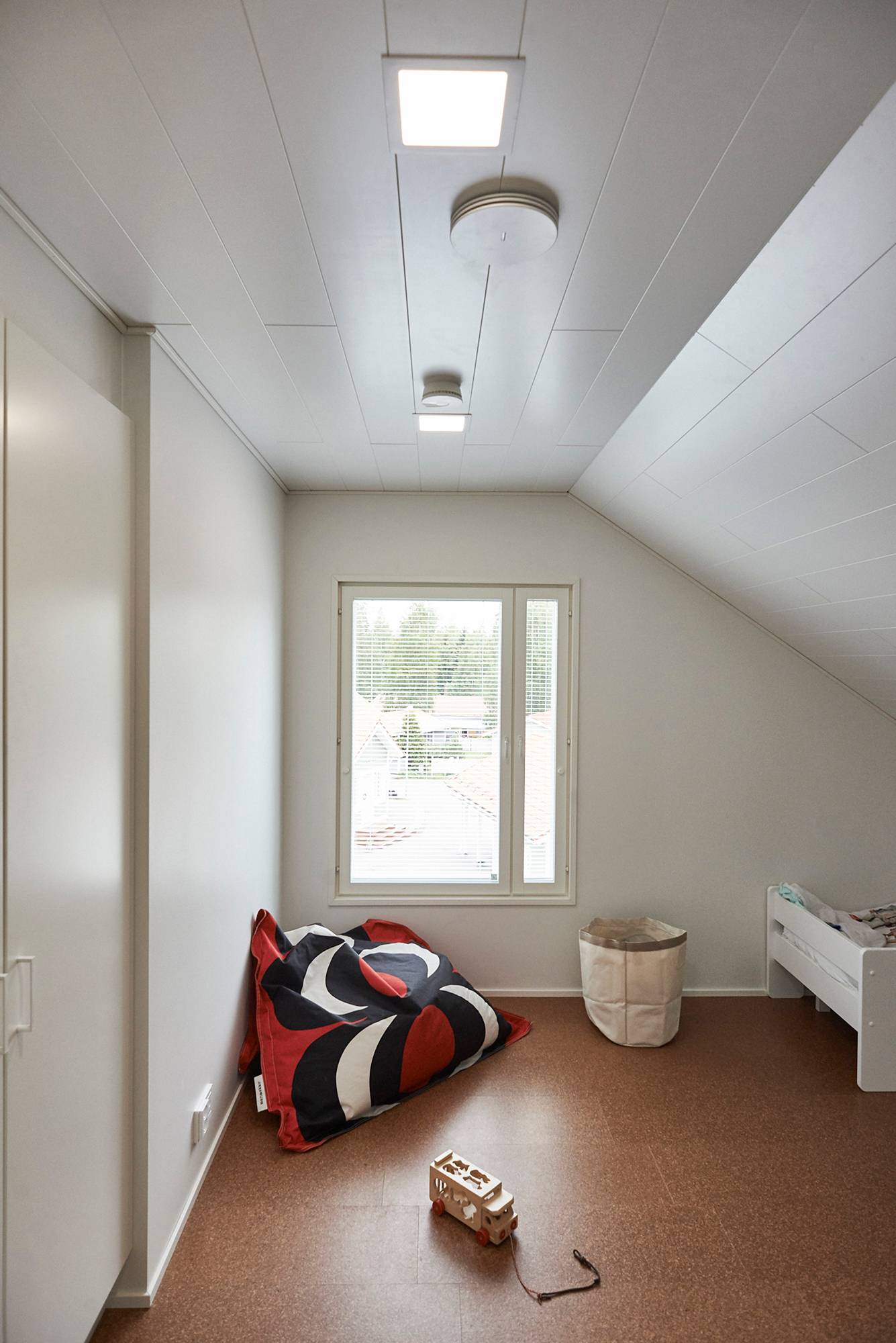 Led-Panellampen für eine gleichmäßige Beleuchtung im Schlafzimmer. Ledstore.fi
