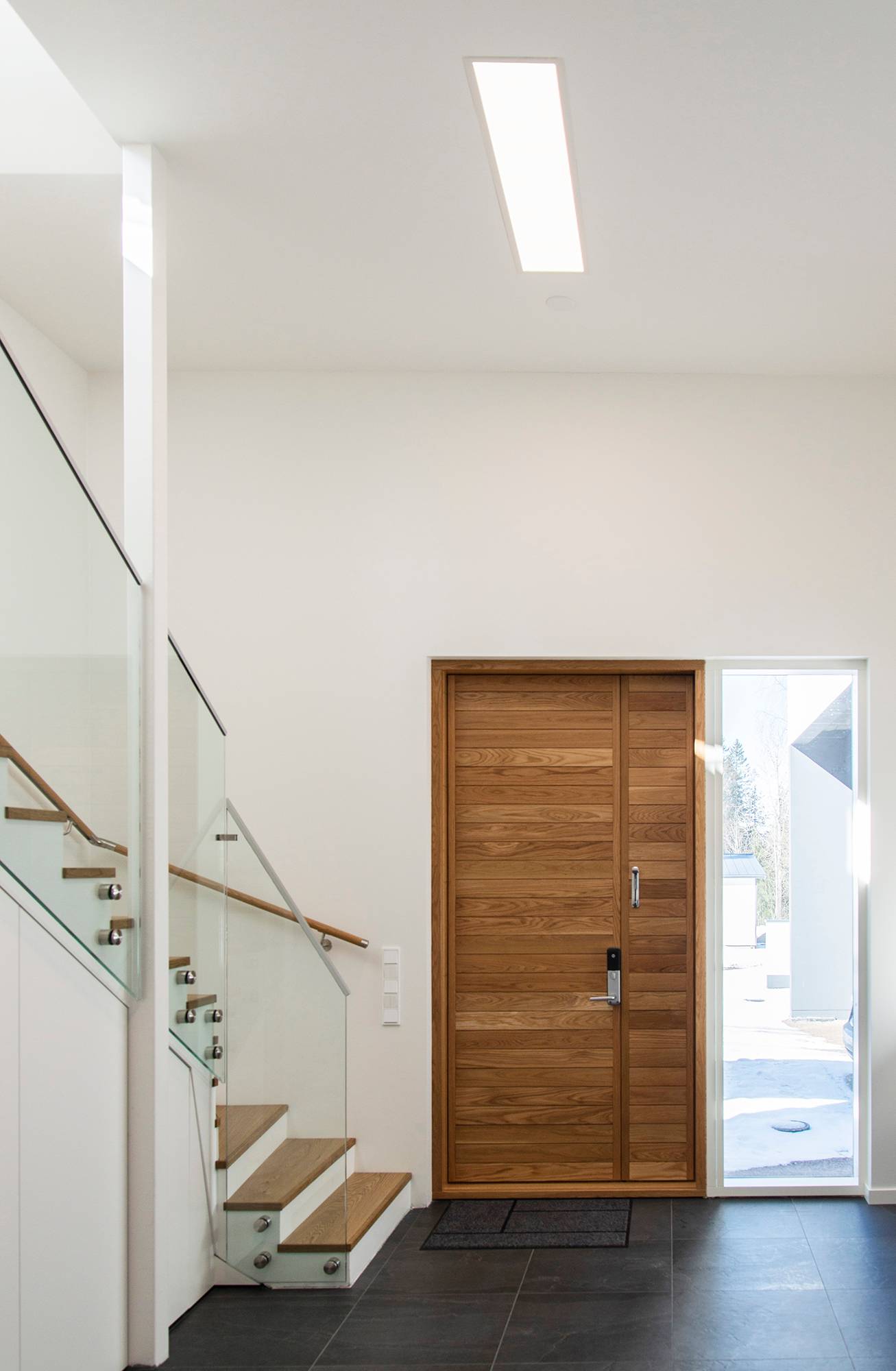 Ein 300x1200 Panel im Flur, das gleichmäßiges und effizientes Licht spendet. Ledstore.fi