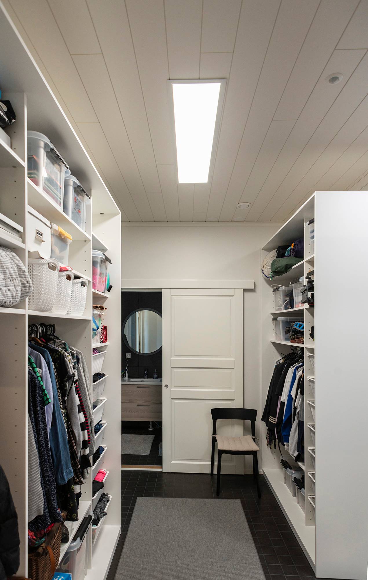 UPPOAVA Led Panel 300x1200 Leuchte, die den Kleiderschrank effizient und gleichmäßig beleuchtet. Ledstore.fi