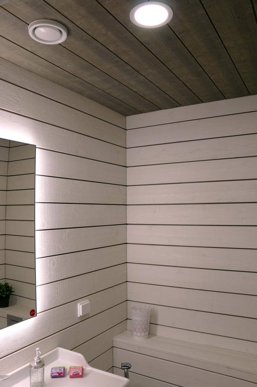 Alttext: "Grüner Hintergrund, weißes Quadrat mit "LED STORE" in fetten weißen Buchstaben, die die Marke LED Lighting Store hervorheben.