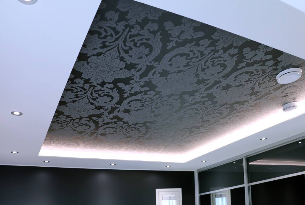 Atmosphäre mit Led-Licht vor schwarzer Tapete