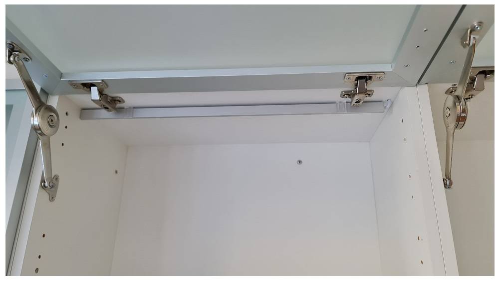 Das Led-Profil passt perfekt in den Schrank