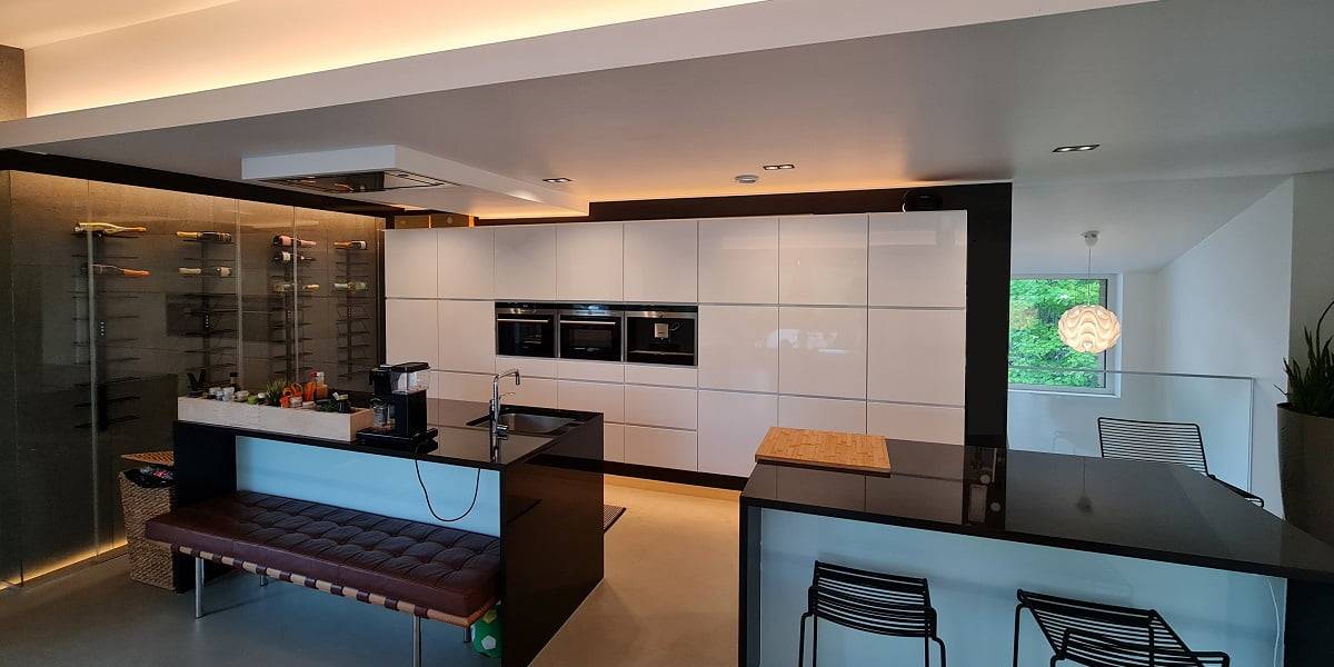 Led-Leuchtstreifen an der Decke