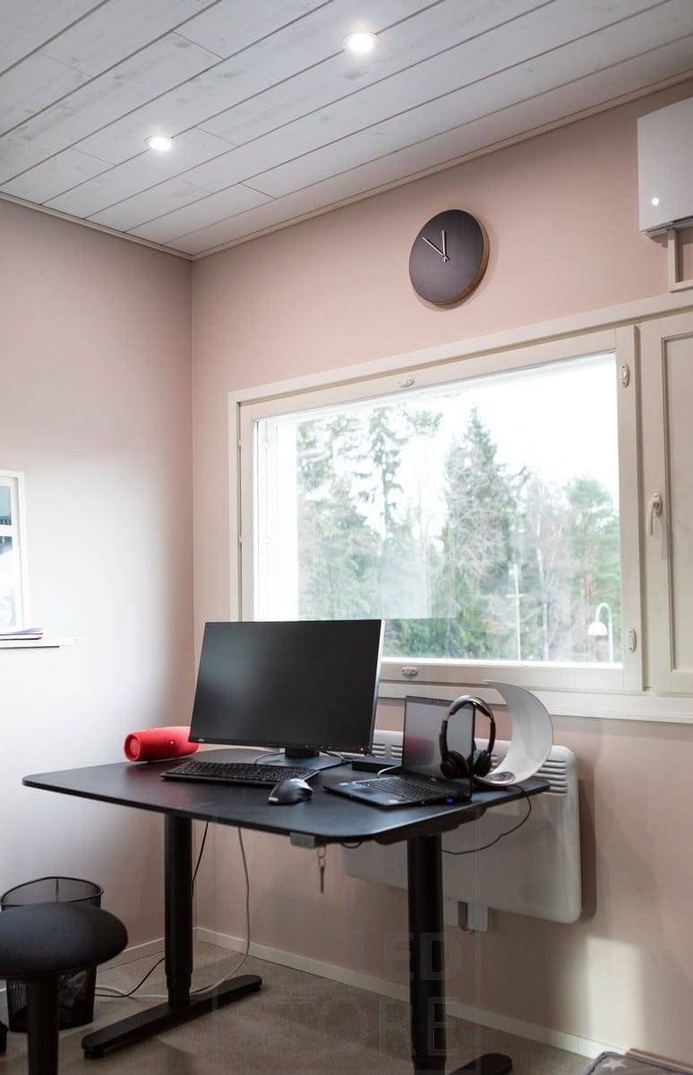 Deckeneinbautöpfe als Arbeitsplatzbeleuchtung. Ledstore.fi