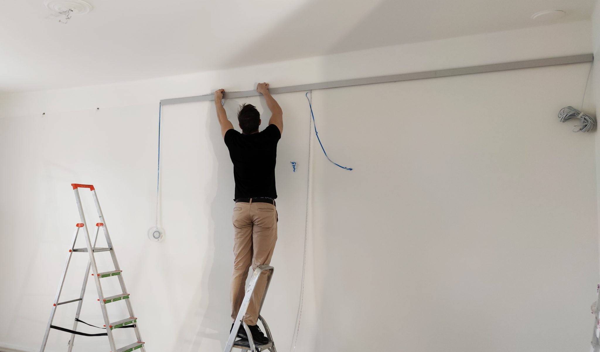 Installation von Led-Leuchten an der Wand