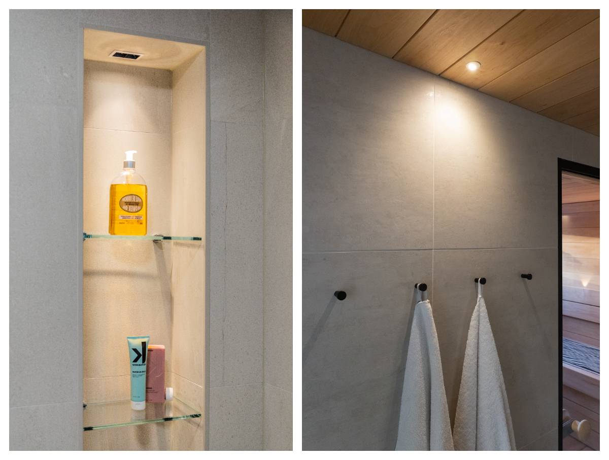 Im Badezimmer wurde ein dekorativer und stimmungsvoller Look erzielt, indem das dreistufige schmale Glasregal mit einem Waschmittelspender von oben beleuchtet wurde. Auf dem zweiten Bild beleuchtet ein kleiner, in die Decke eingelassener Saunaspot die Handtuchhaken. 