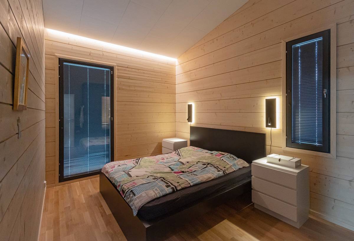 Schlafzimmerbeleuchtung, Die LED-Leiste für das Zimmer ist in der Farbtemperatur CCT einstellbar und dimmbar.