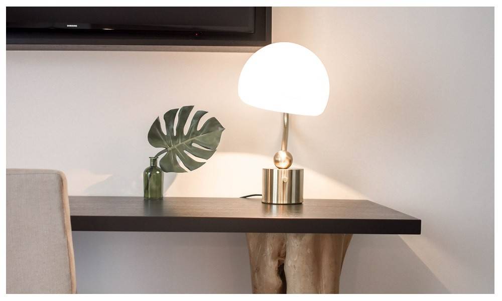 0/1-10V Dimmer am Sockel der Lampe. Quelle: pexels