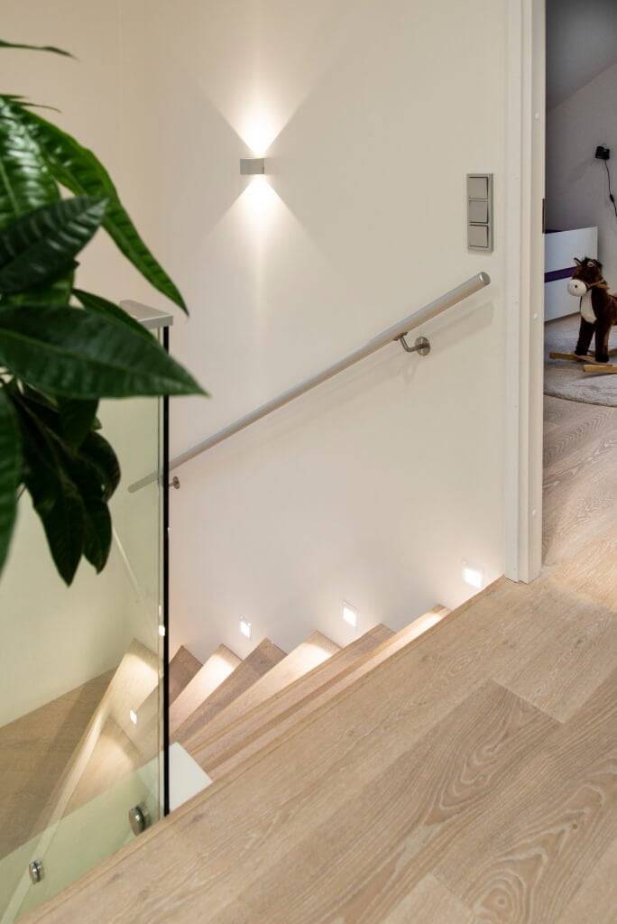 LED Store Logo auf grünem Hintergrund auf einem weißen Quadrat, optimiert für LED-Beleuchtung Shop SEO.