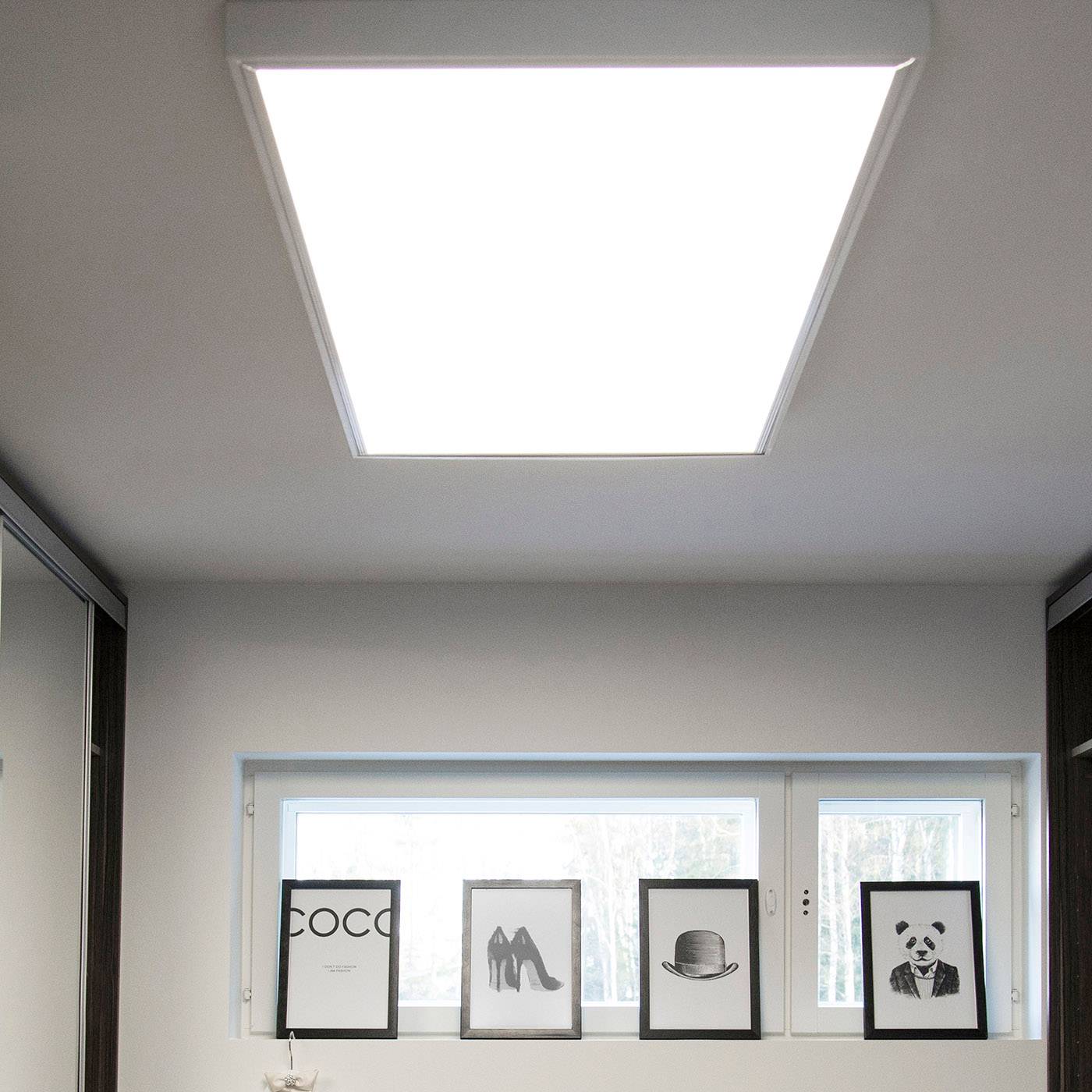 Led-Panel 600*1200 im Aufputzrahmen.