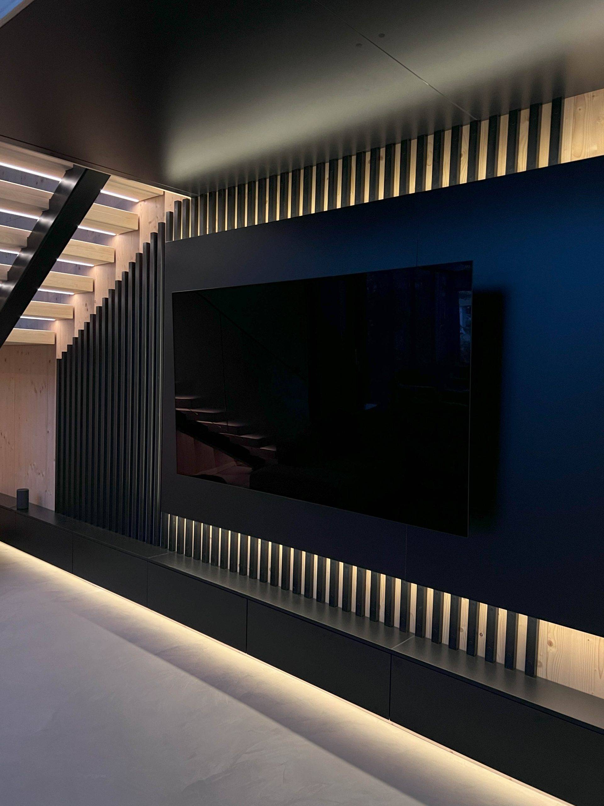 Der Led-Streifen hat der Struktur visuelle Tiefe verliehen.