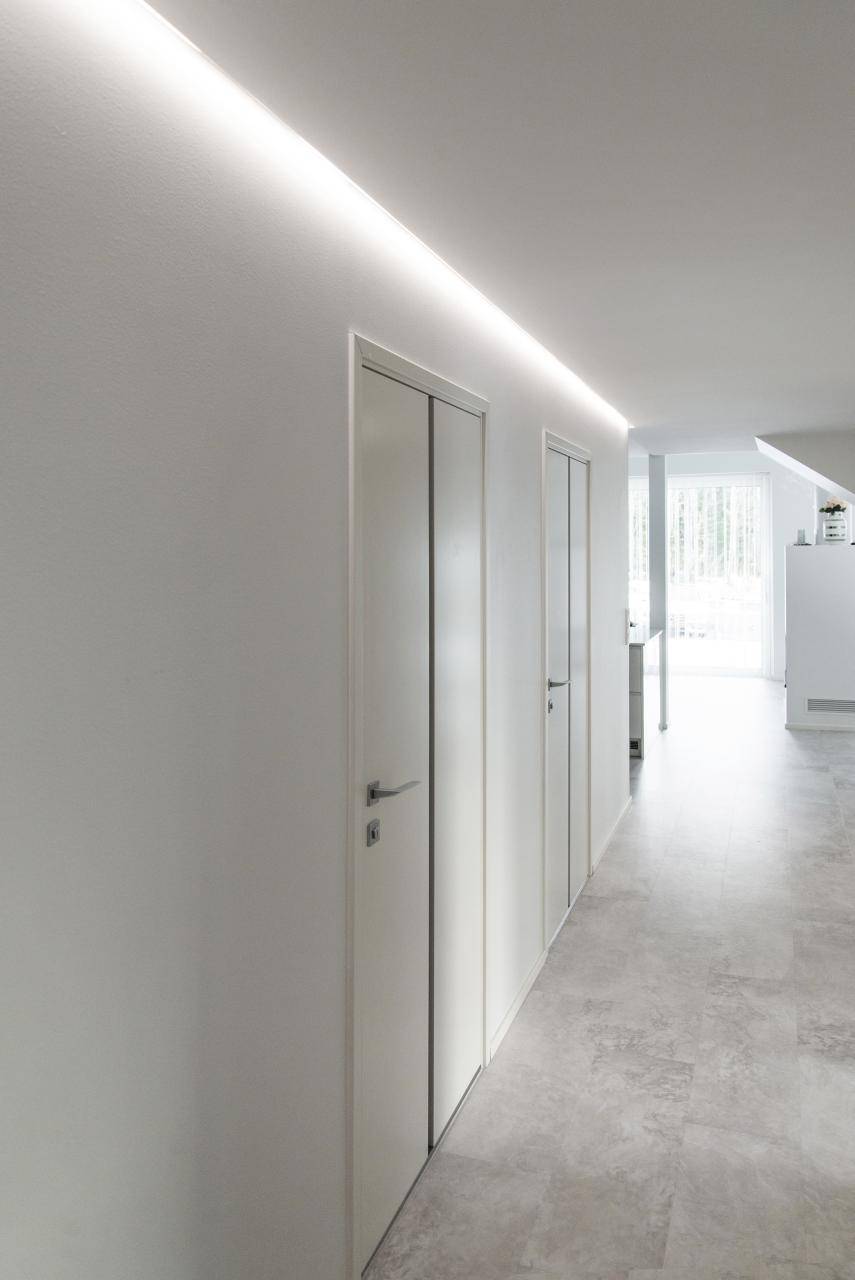 Alttext: "Grüner Hintergrund auf einem weißen Quadrat mit dem Text "LED STORE", der auf energieeffiziente Beleuchtung hinweist. Ideal für umweltfreundliche Geschäfte.